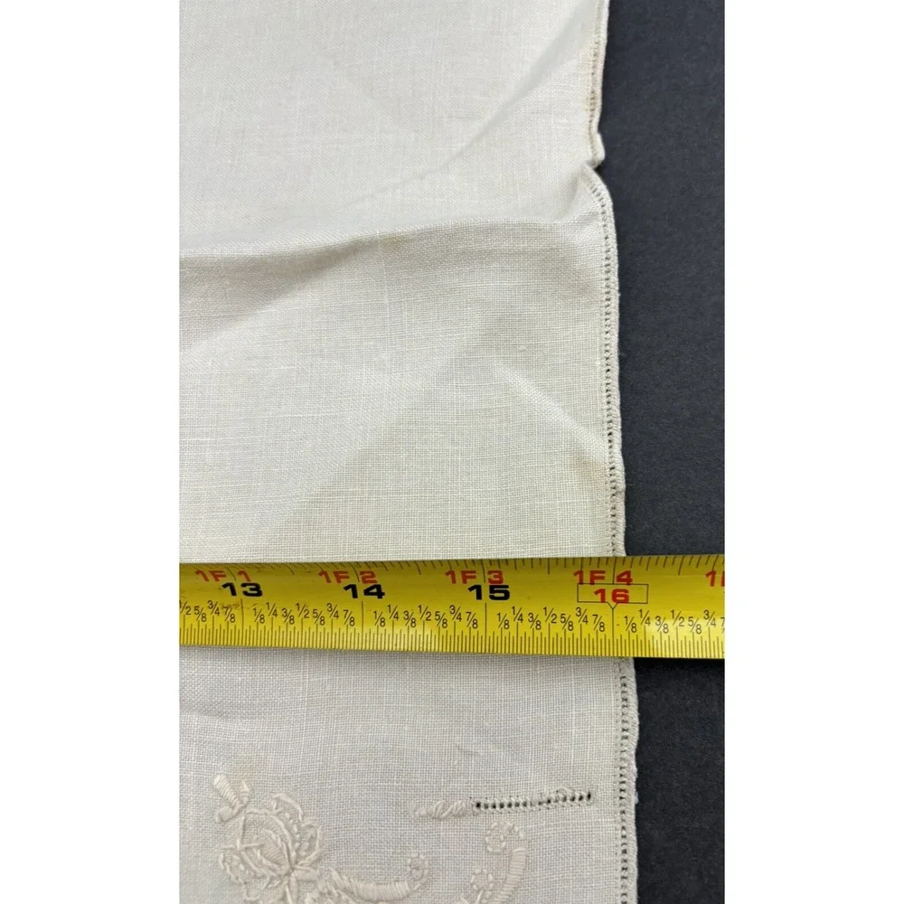 2 Art Deco Napkins Embroidered Cutwork Edge Ivory 16x 16 Handkerchief Vtg READ